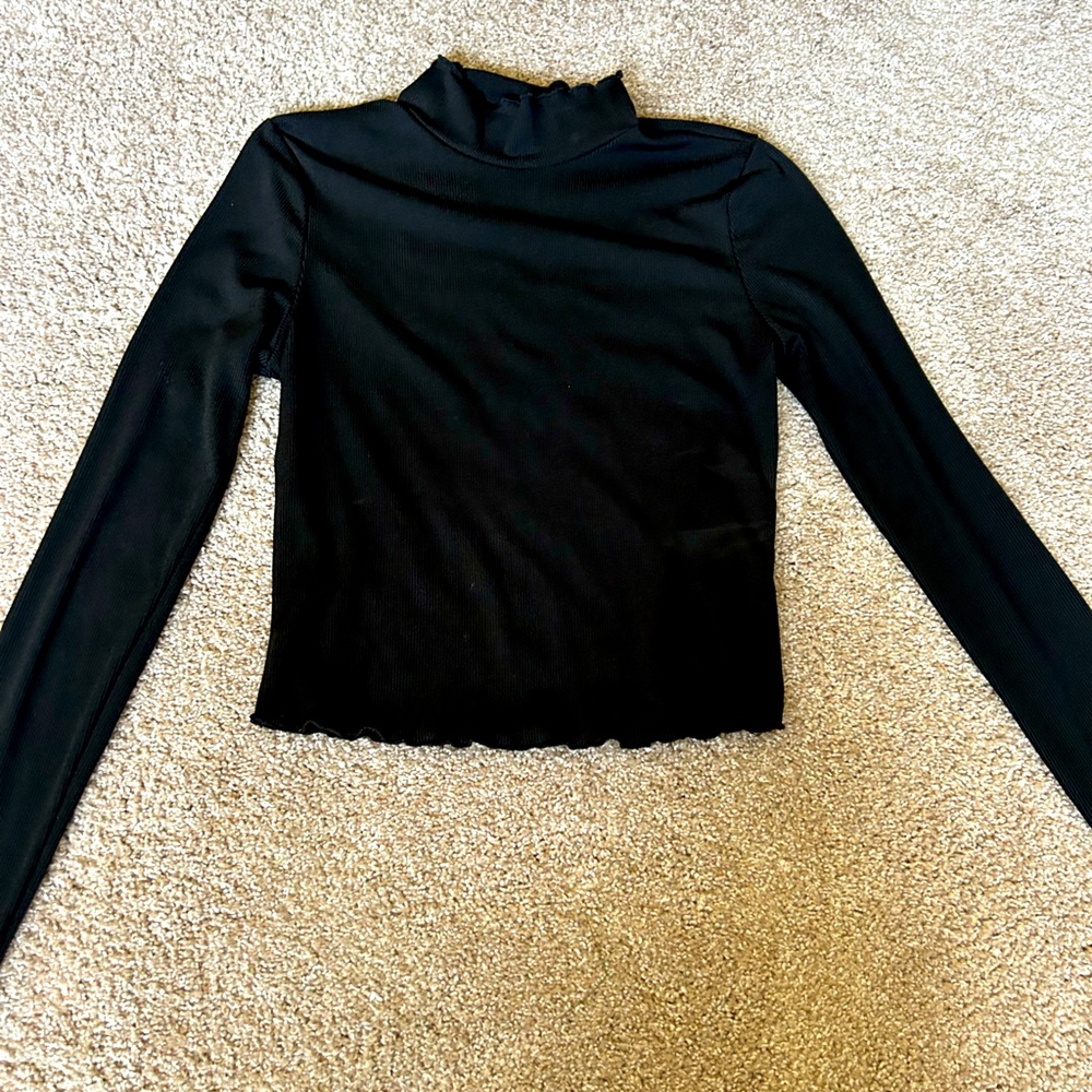 Black cropped long sleeve size S/M
